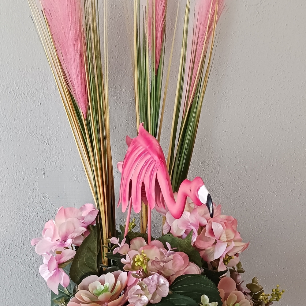 Arrangement - Picture 3 of 7